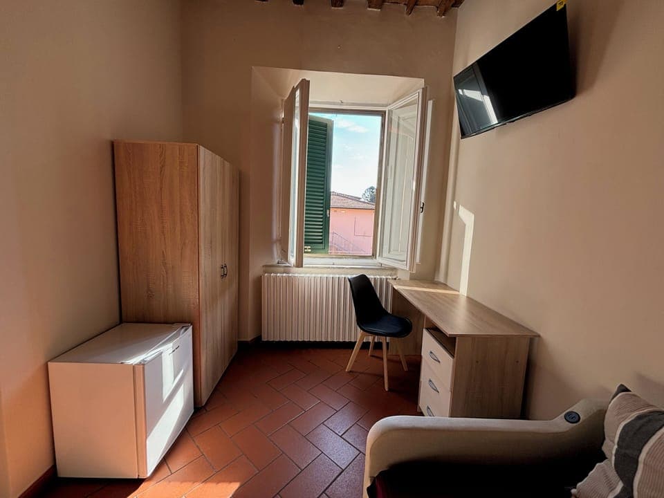 Comfort Double or Twin Room | Desk, blackout drapes, iron/ironing board, free WiFi