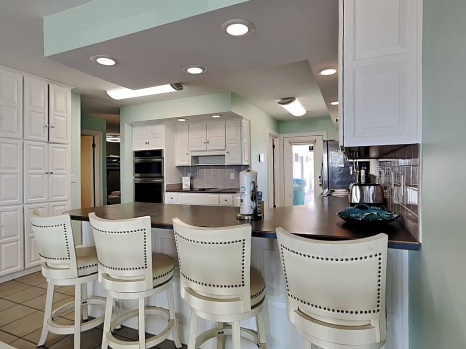 Breakfast Bar, First Floor