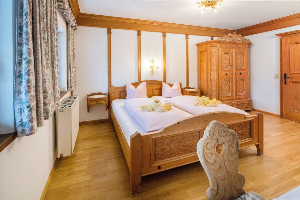 Double Room, Mountain View | Individually decorated, individually furnished, laptop workspace