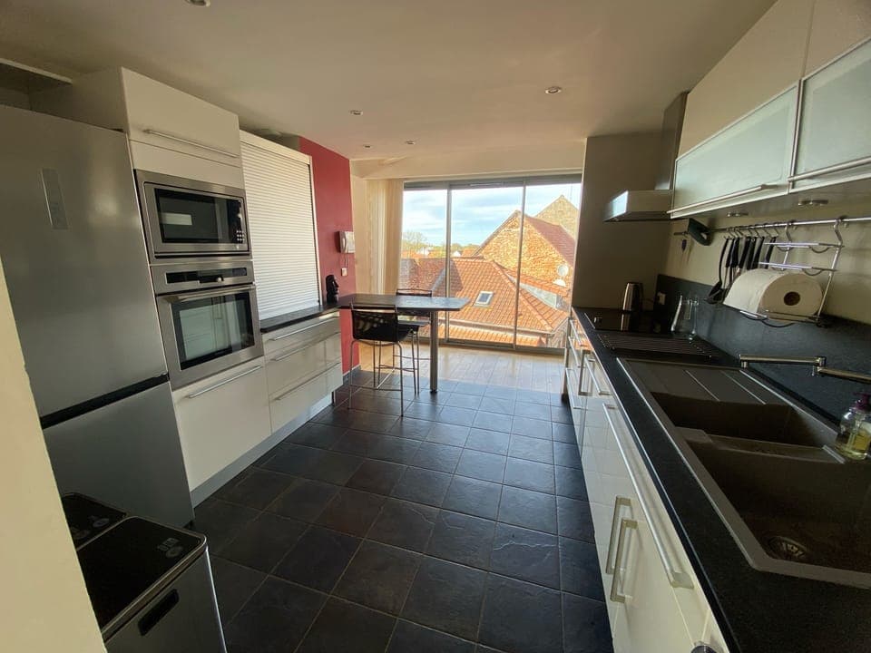 Free daily self-serve breakfast