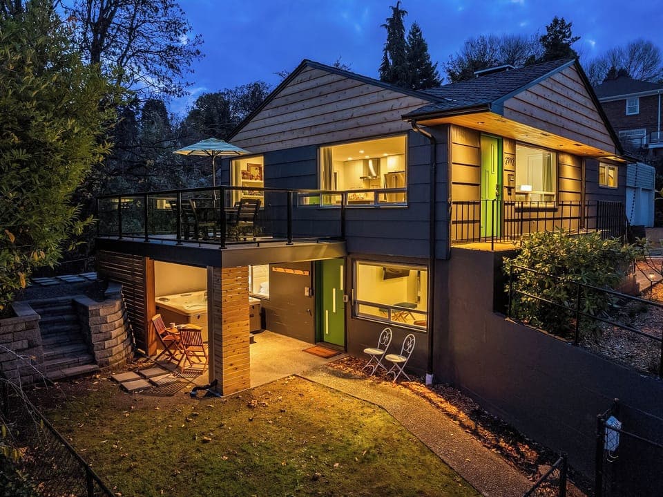 Spa Retreat, located blocks from Puget Sound, Old Town Tacoma & Proctor District