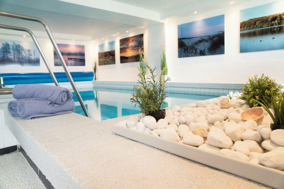 Exercise/lap pool