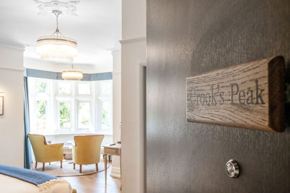 Deluxe Suite, Ensuite | Desk, iron/ironing board, free WiFi