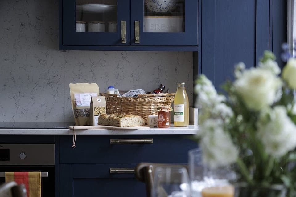 Bakers Flat Kitchen/Dining Area - StayCotswold