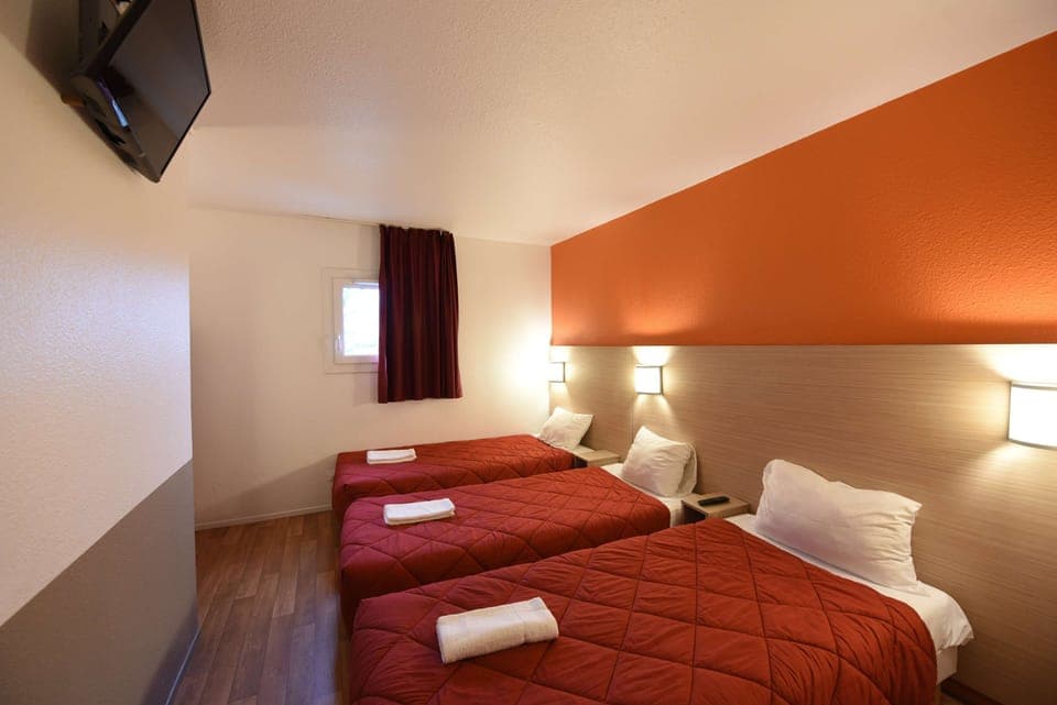 Standard Room, 3 Twin Beds | Desk, blackout drapes, soundproofing, free WiFi