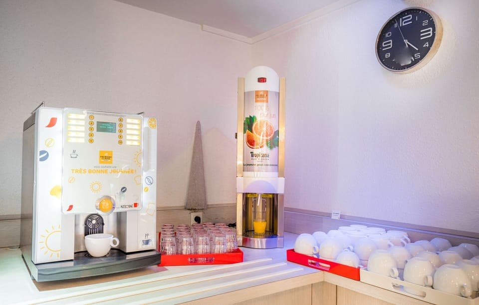 Daily to-go breakfast (EUR 7.40 per person)