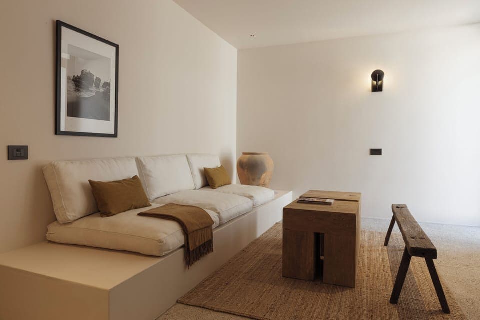 Deluxe Room, 1 King Bed | Premium bedding, down comforters, Select Comfort beds, minibar