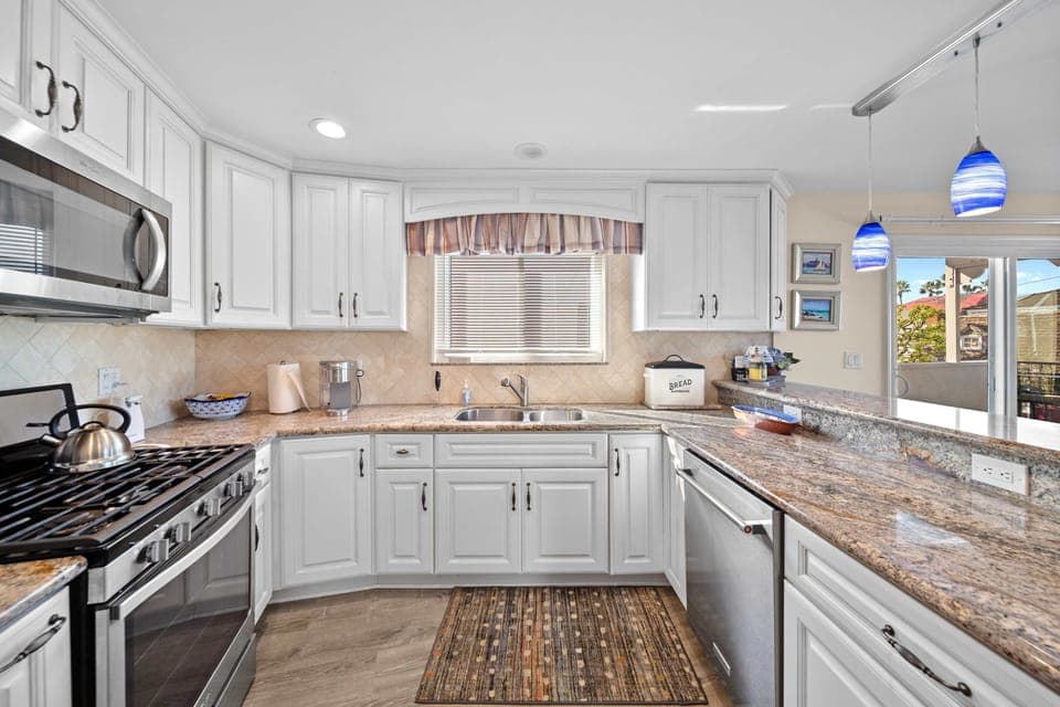 Prepare meals in the full kitchen 