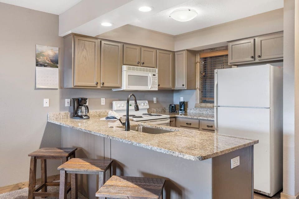 One Bedroom Unit - Full Kitchen