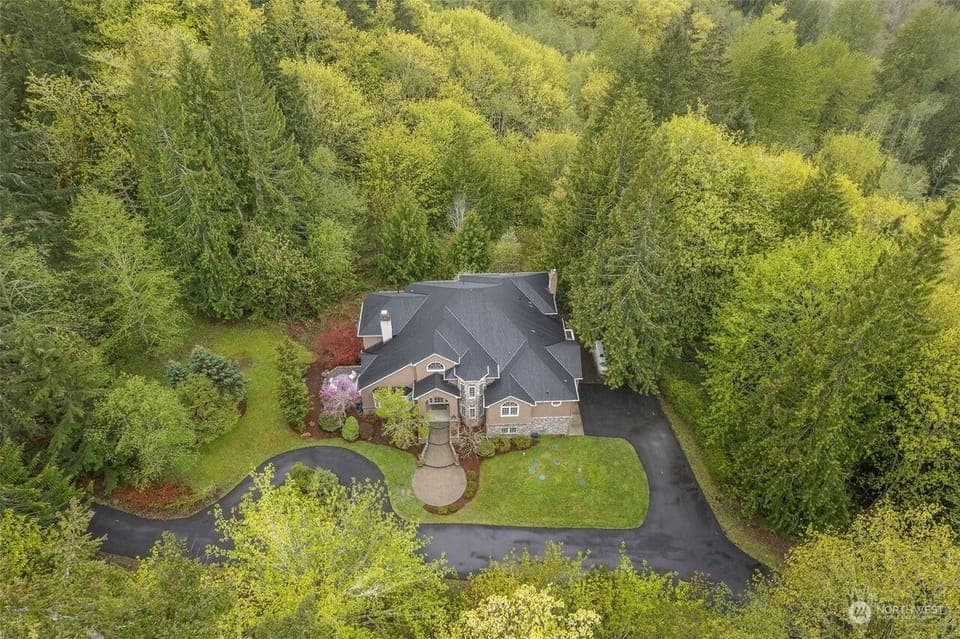 A sprawling estate with plenty of nature to surround you