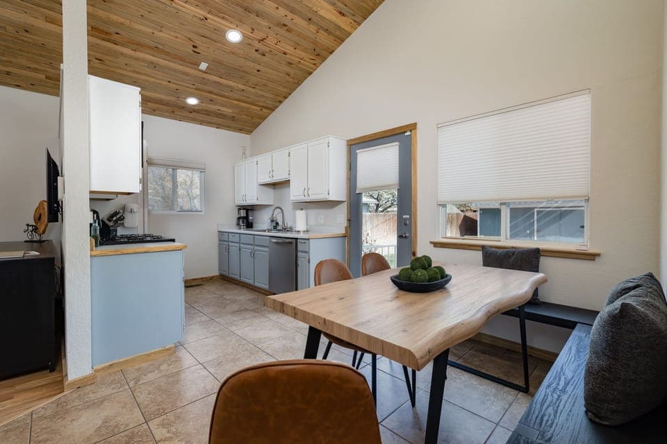 Great kitchen space