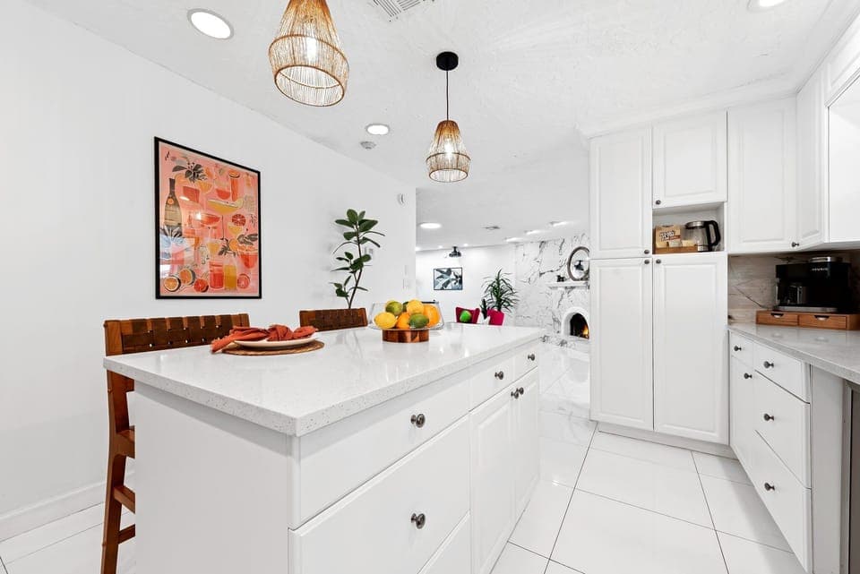 Spacious kitchen counter