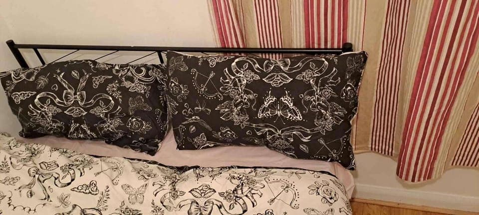 House | 2 bedrooms, iron/ironing board, free wired internet, bed sheets