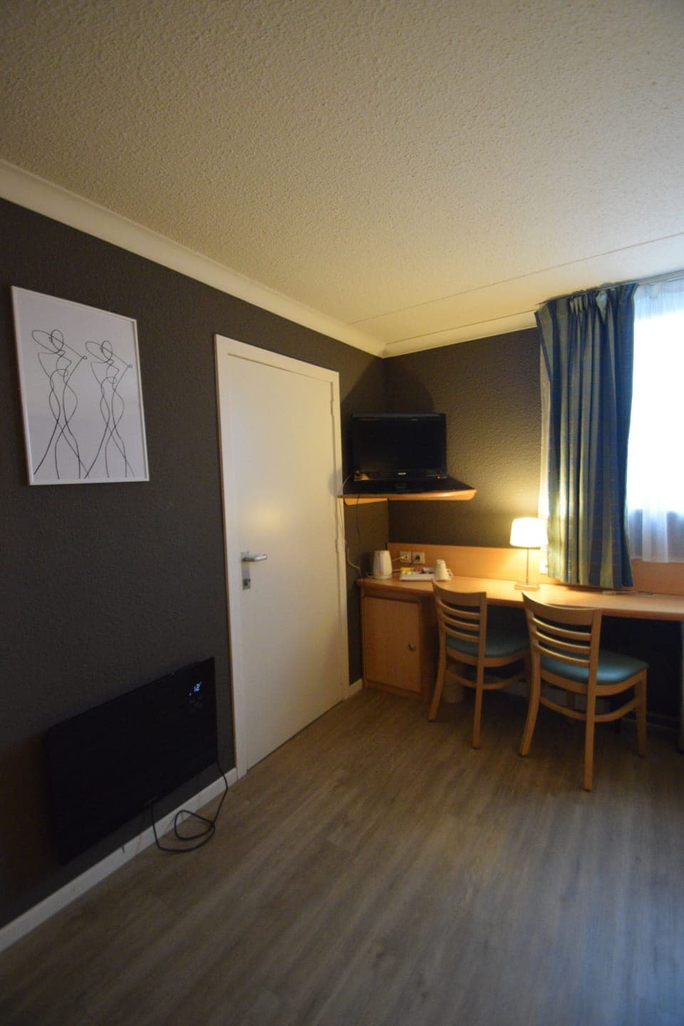 Triple Room | Desk, laptop workspace, blackout drapes, soundproofing