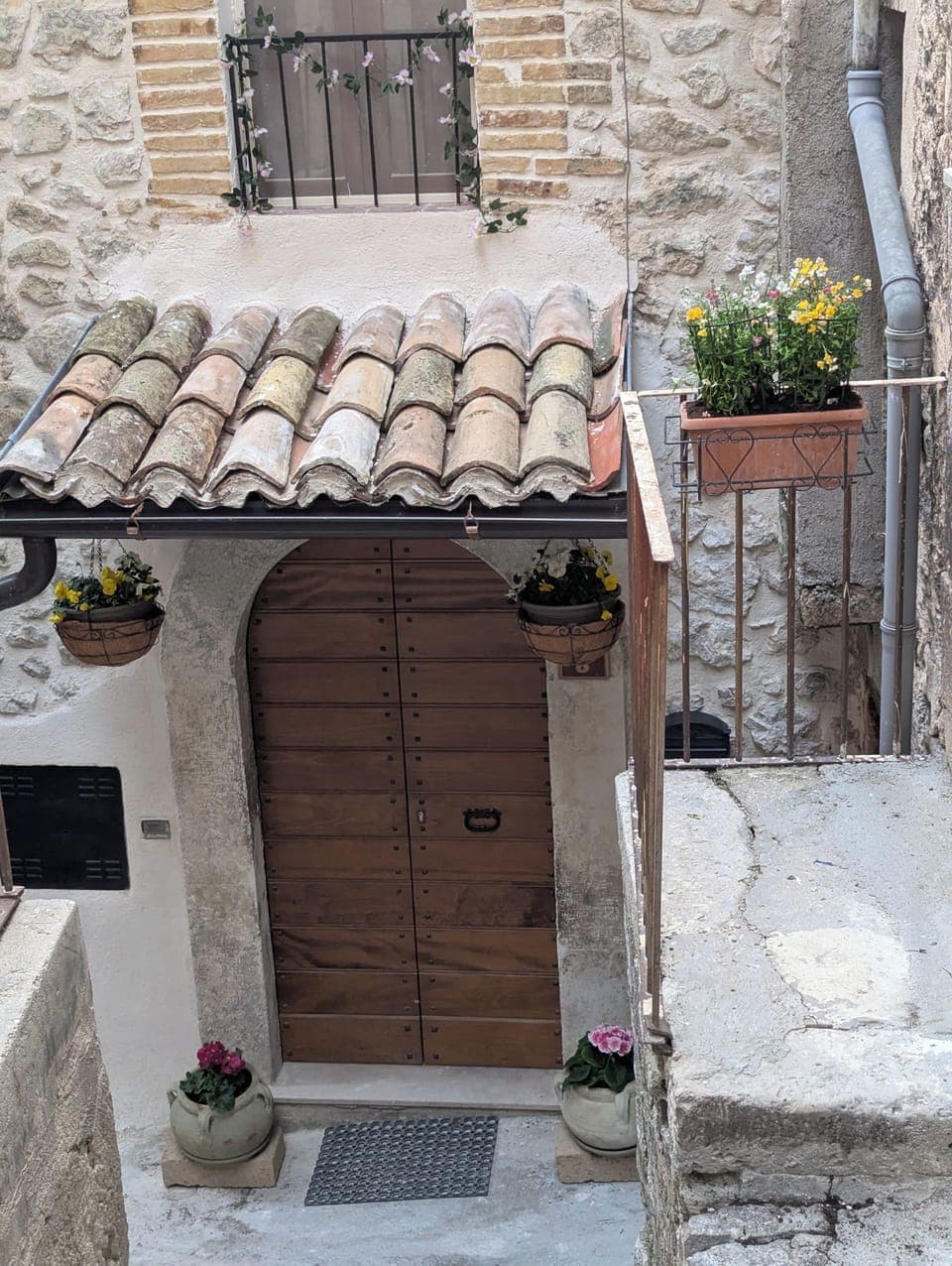 House, 3 Bedrooms, Smoking, Fireplace | Property entrance