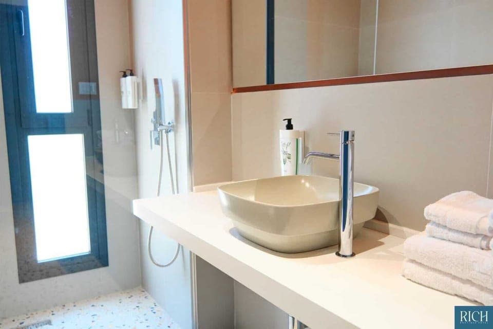 Comfort Double or Twin Room | Bathroom | Shower, hair dryer, towels, soap