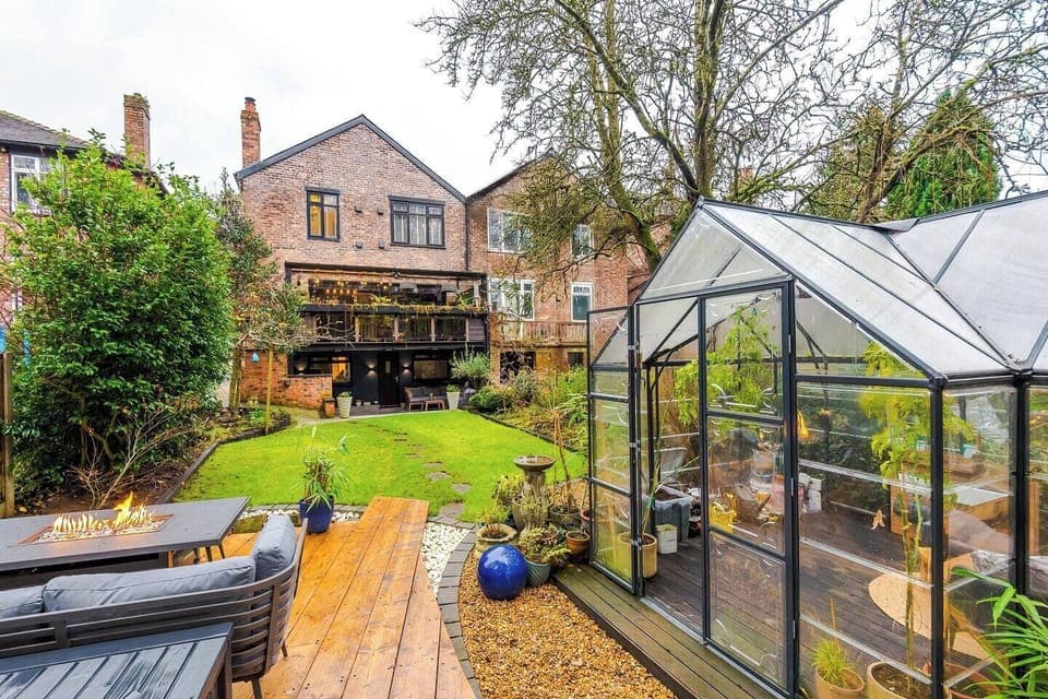 5afa8bd3 57e3 40b6 859f d3d6da66e15a