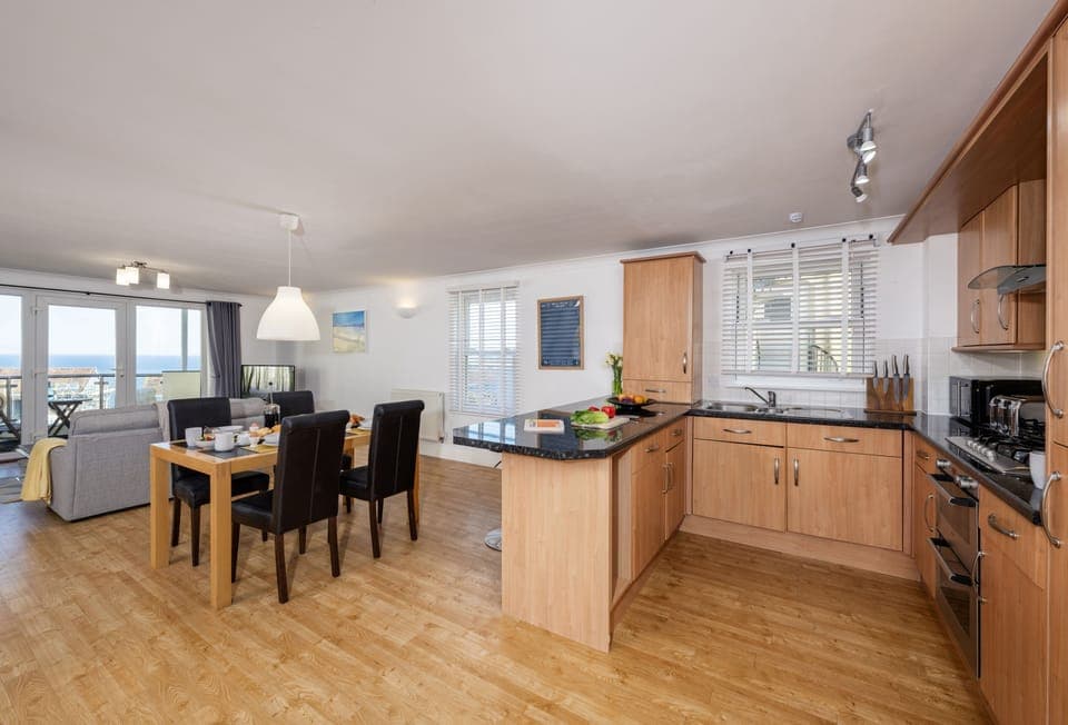 8 Spinnakers, Newquay: Featuring a lovely open-plan kitchen, dining and sitting area