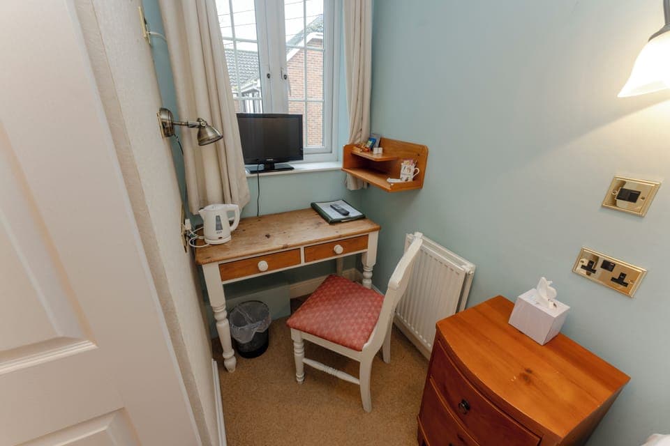 Classic Single Room | Desk, free WiFi