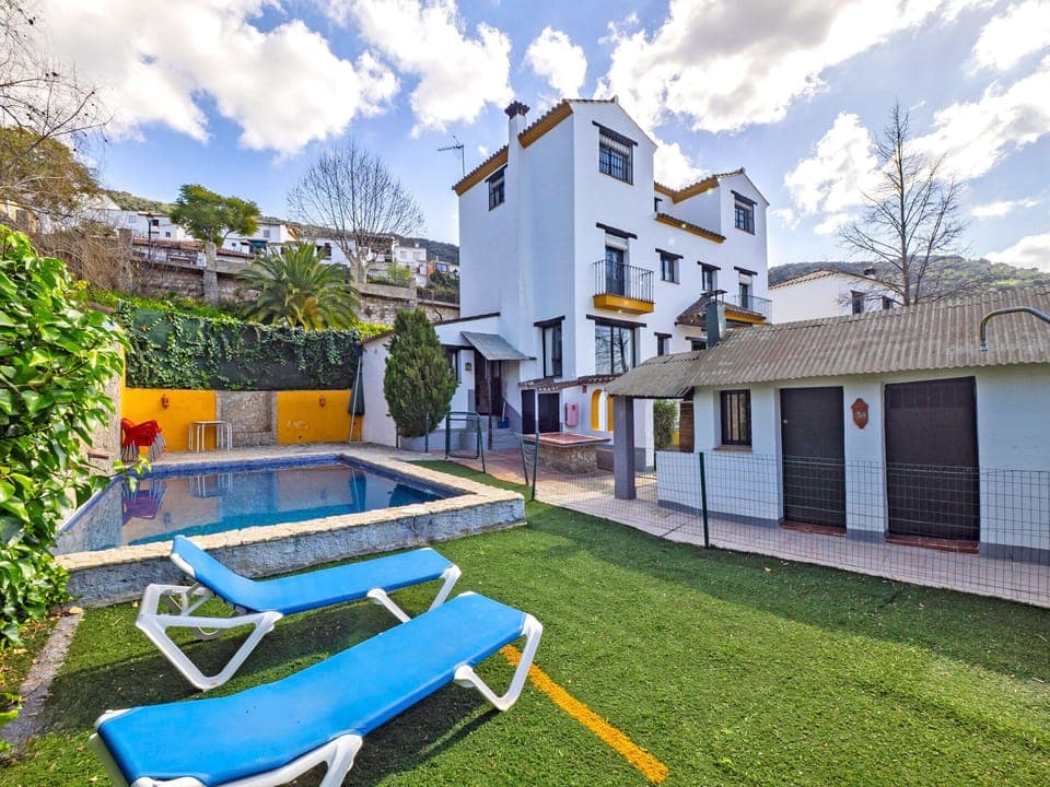 Rural house with swimming pool for 18 people