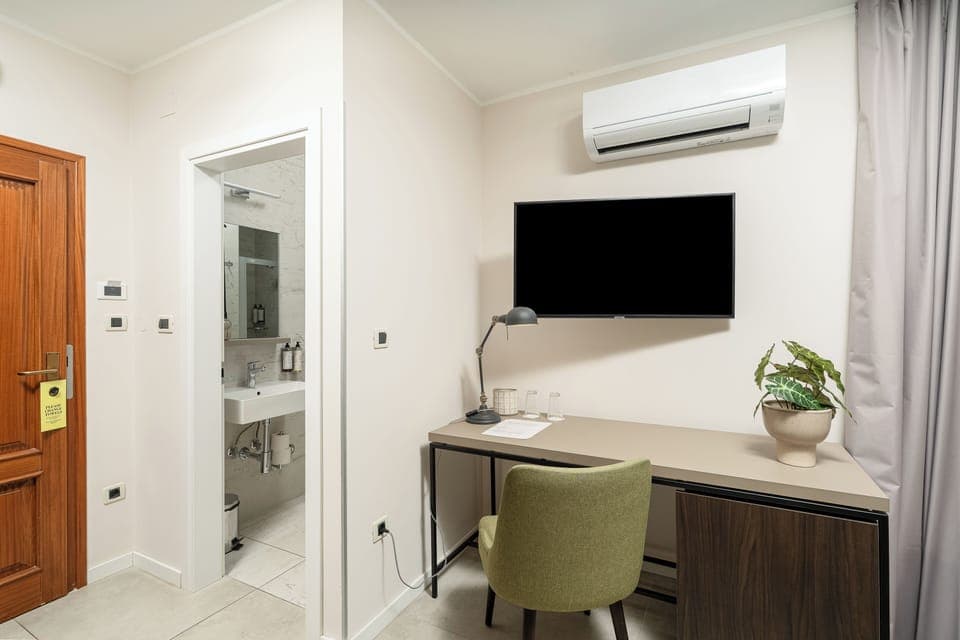 Deluxe Double Room, Terrace | In-room safe, individually decorated, desk, laptop workspace