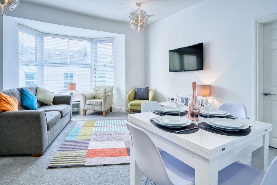 Bay View - 2 Bedroom Apartment - Tenby (24988)