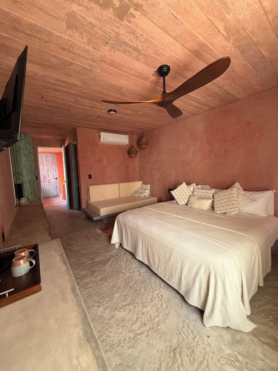 Deluxe Triple Room, 1 Bedroom, Partial Ocean View | Minibar, in-room safe, free WiFi, bed sheets