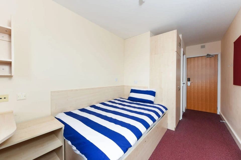Double Room, Non Smoking | Blackout drapes, free WiFi
