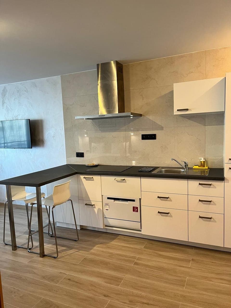 Deluxe Studio | Private kitchen | Fridge, coffee/tea maker, electric kettle