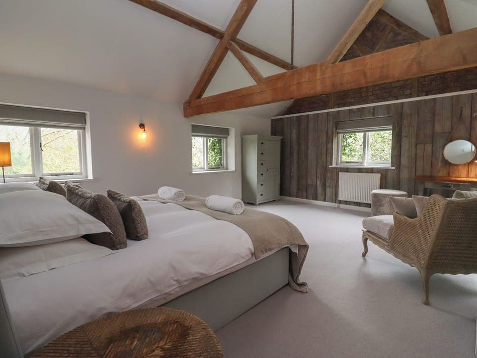 2 bedrooms, individually decorated, individually furnished, free WiFi