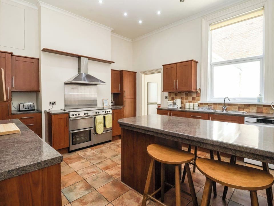 Fridge, dishwasher, cookware/dishes/utensils