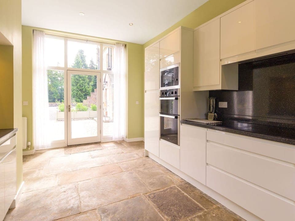 Dishwasher, cookware/dishes/utensils