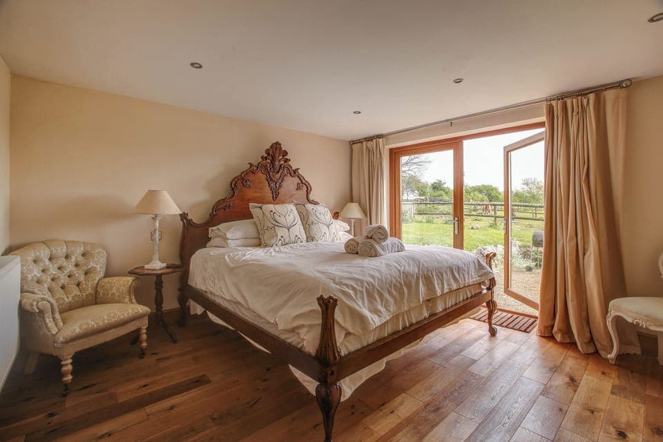 2 bedrooms, individually decorated, individually furnished, free WiFi