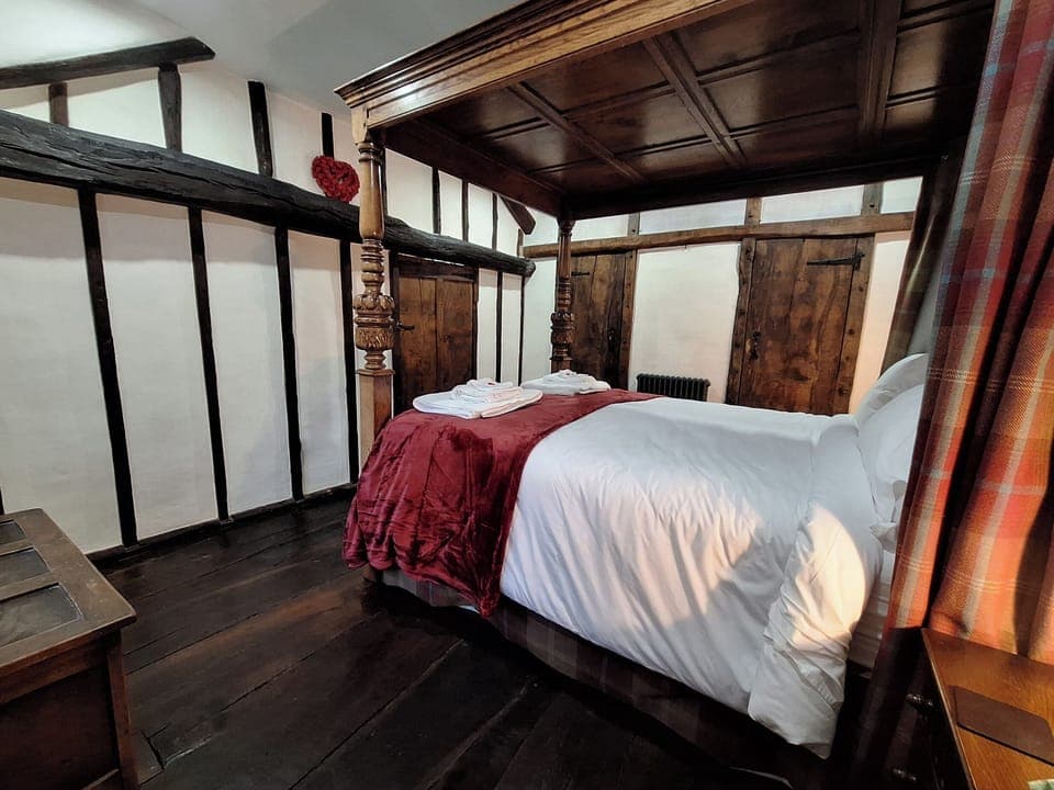 2 bedrooms, individually decorated, individually furnished, free WiFi