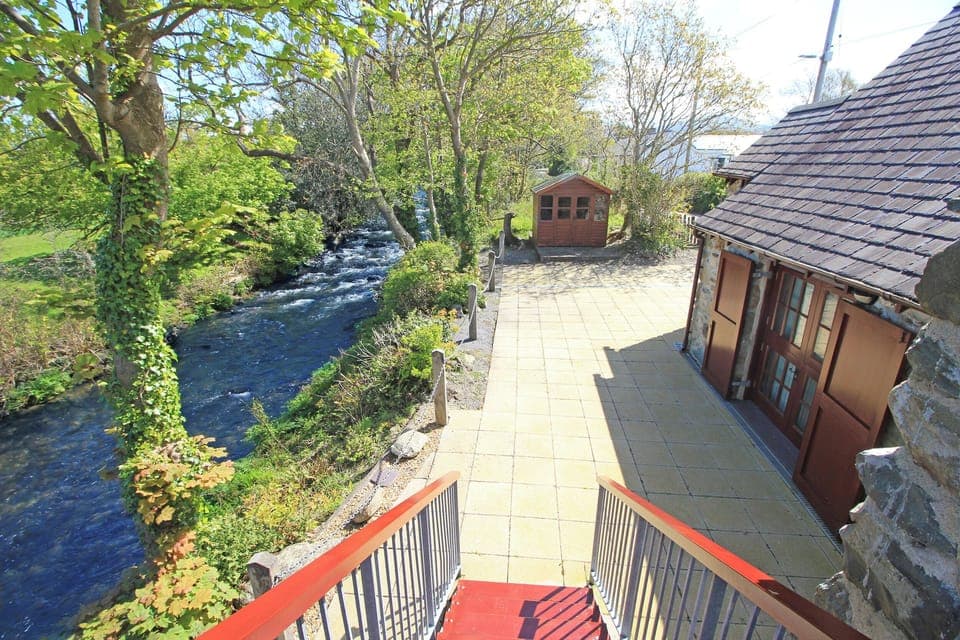 Cottage | Property grounds