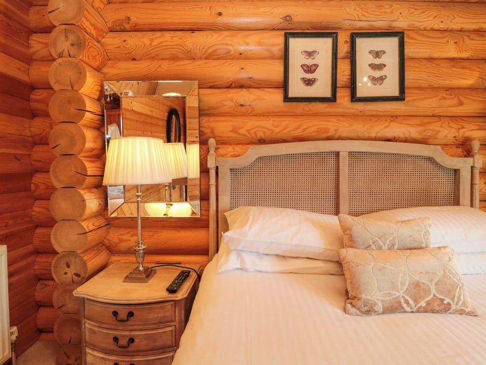 2 bedrooms, individually decorated, individually furnished, free WiFi