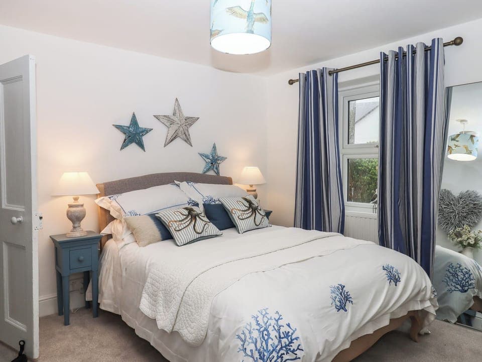 2 bedrooms, individually decorated, individually furnished, free WiFi