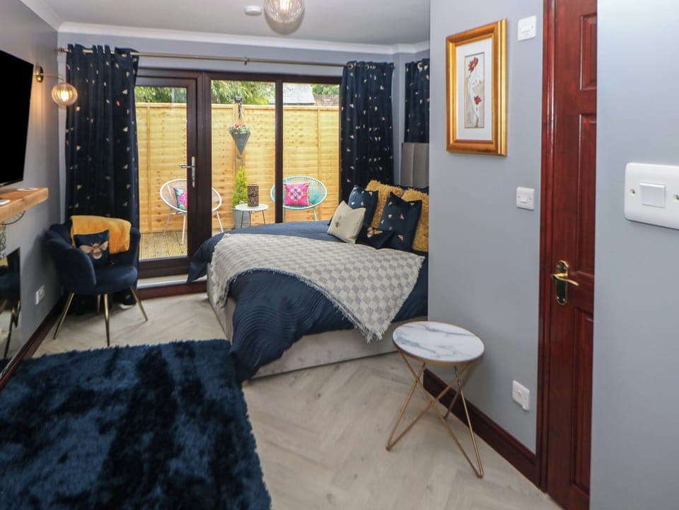 1 bedroom, individually decorated, individually furnished, free WiFi