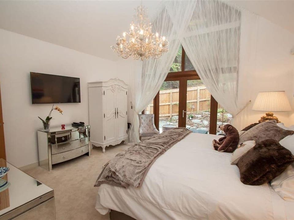 4 bedrooms, individually decorated, individually furnished, free WiFi