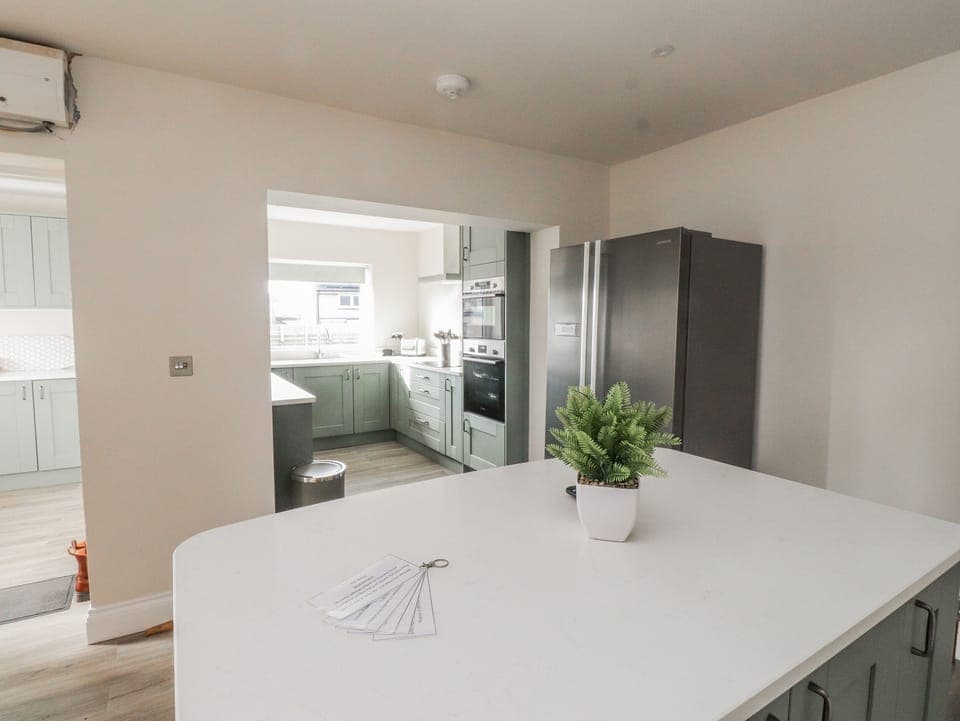 Cottage | Private kitchen | Fridge, dishwasher, cookware/dishes/utensils