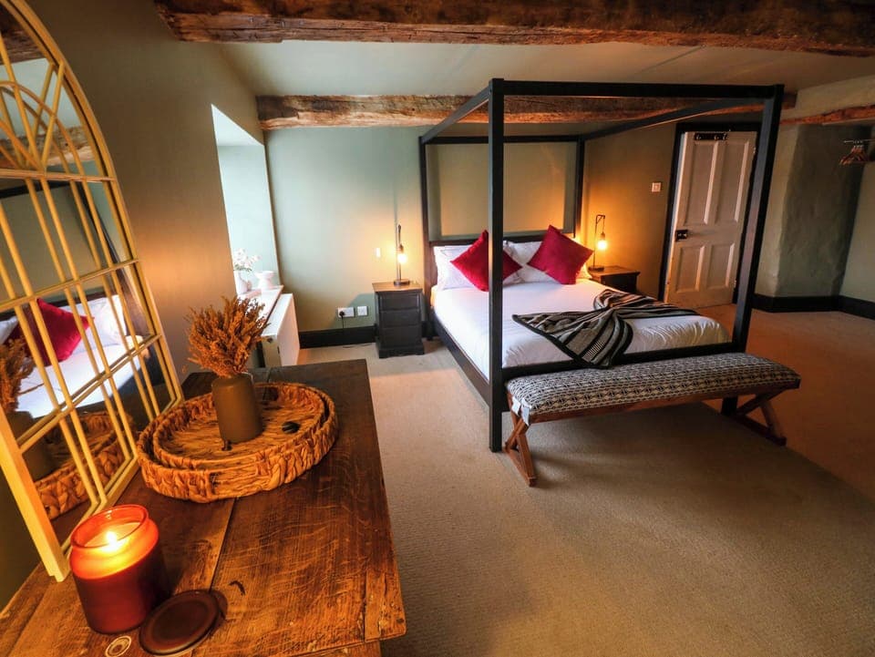 5 bedrooms, individually decorated, individually furnished, free WiFi