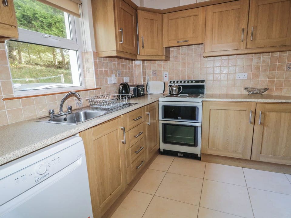 Dishwasher, electric kettle, toaster, cookware/dishes/utensils