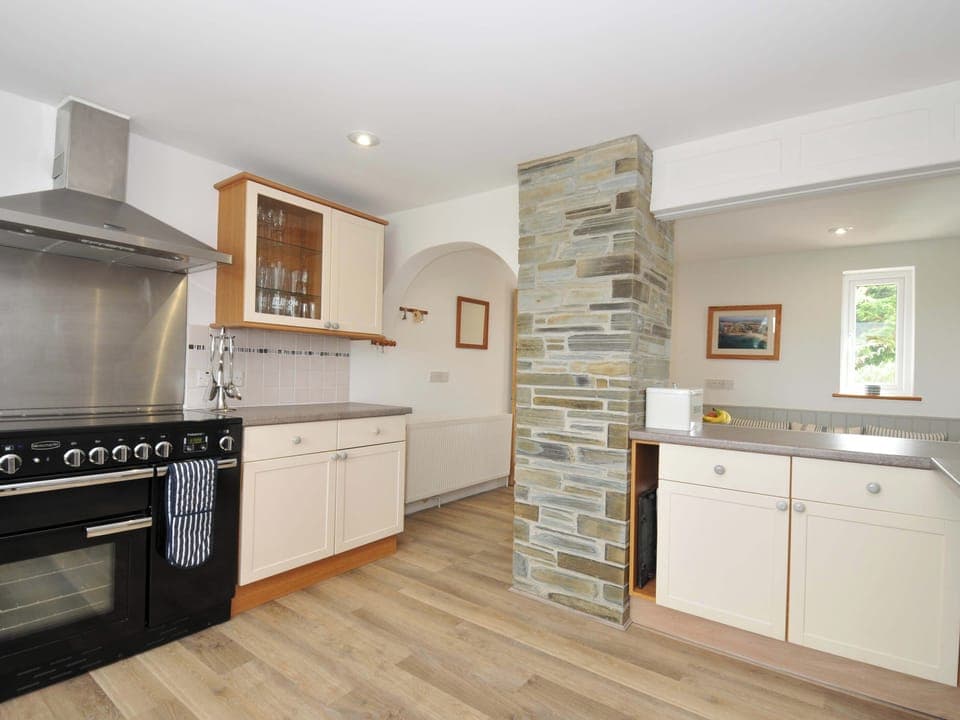 Cottage | Private kitchen | Fridge, dishwasher, cookware/dishes/utensils