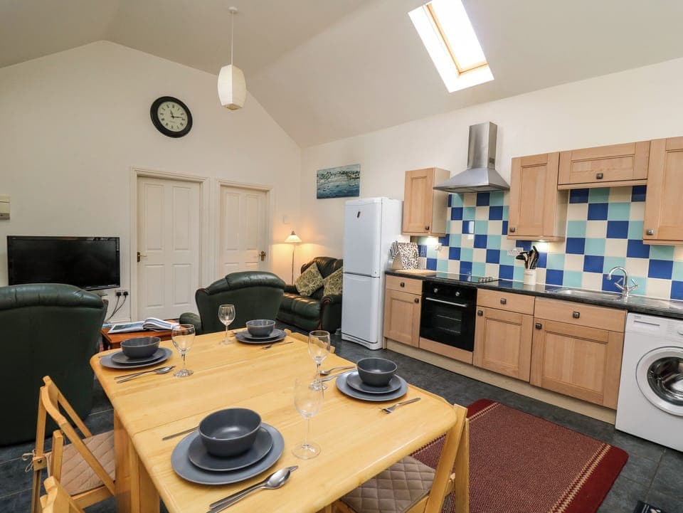 Dishwasher, electric kettle, cookware/dishes/utensils