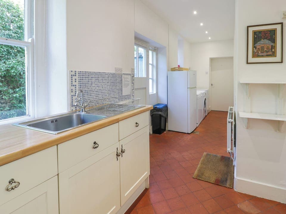 Fridge, dishwasher, cookware/dishes/utensils