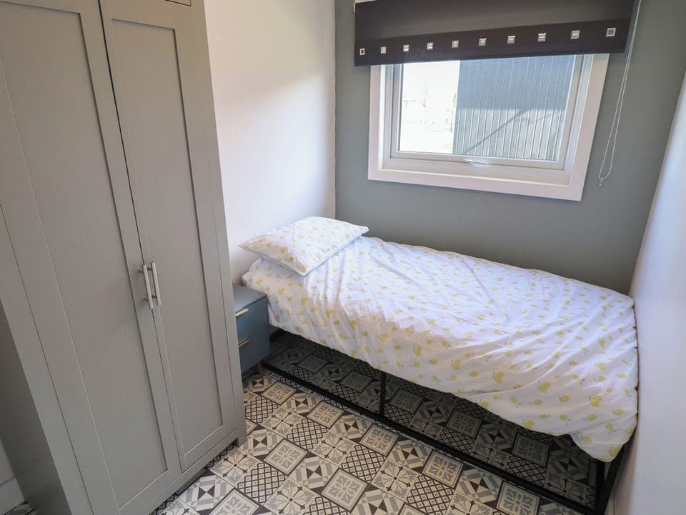 2 bedrooms, individually decorated, individually furnished