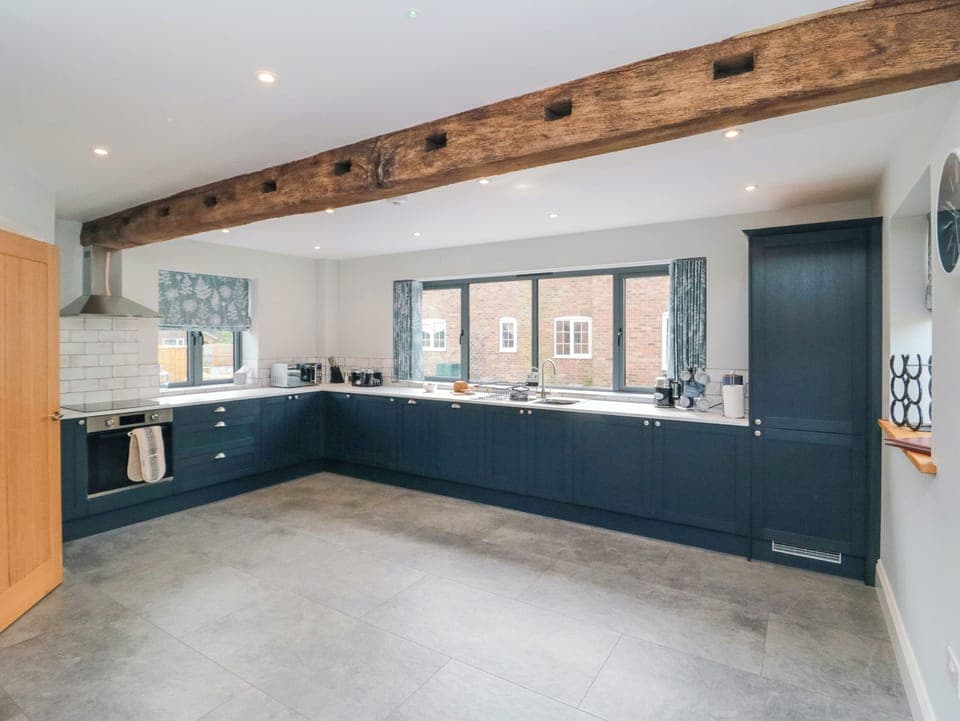 Dishwasher, electric kettle, toaster, cookware/dishes/utensils