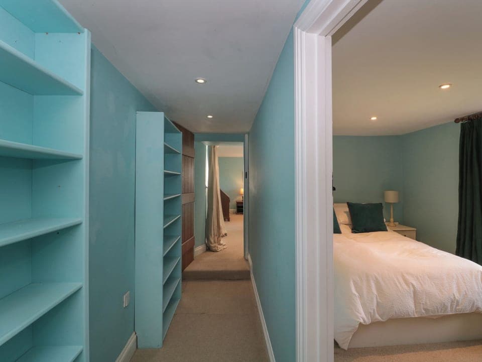 5 bedrooms, individually decorated, individually furnished, free WiFi