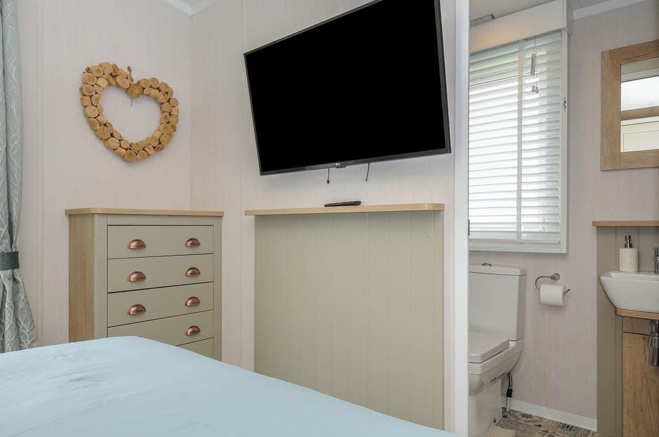 2 bedrooms, individually decorated, individually furnished, free WiFi