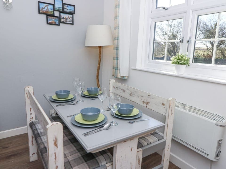 Cottage | Dining